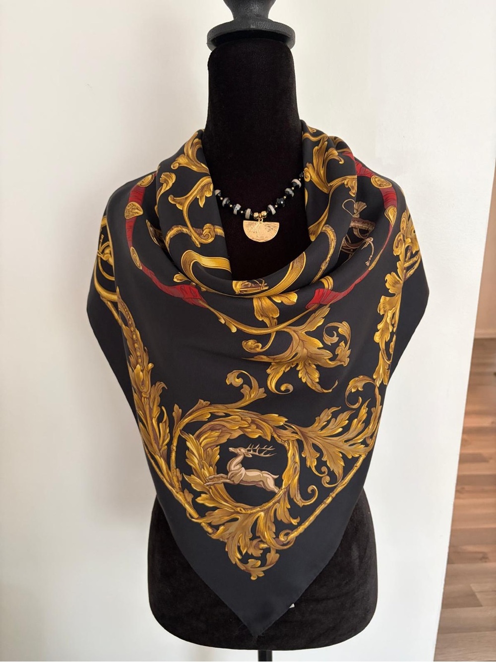 Vintage Wathne 100% Silk Scarf 34.5” Square Hand Rolled Made in Japan - Picture 2 of 8